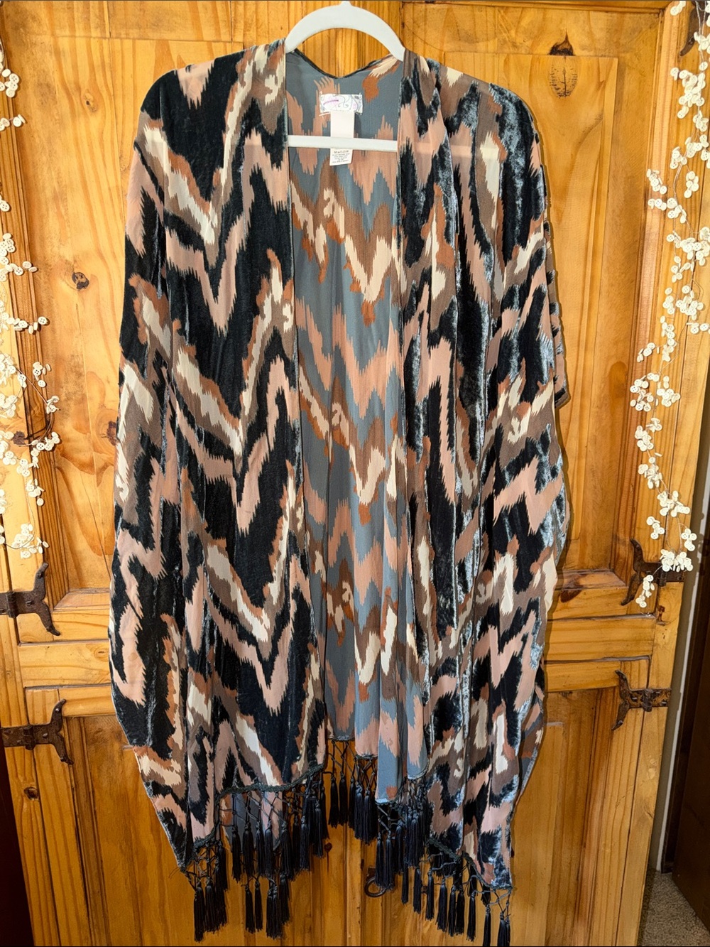 Free People Dripping Velvet Burnout Kimono. One size. Beautiful! - Picture 3 of 7